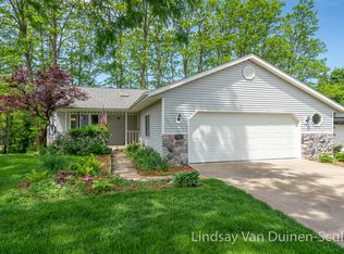 5841 S Parkway Ave SE, Kentwood, MI 49508