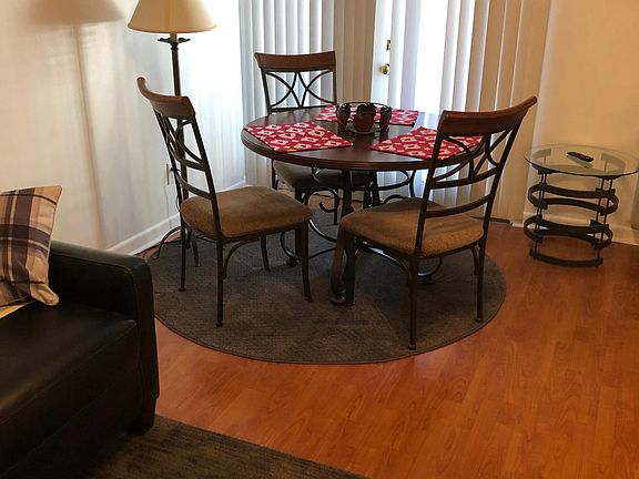 2nd image of 2106 Kanawha Ave SE #215