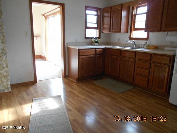 2nd image of 303 E Stray Ave
