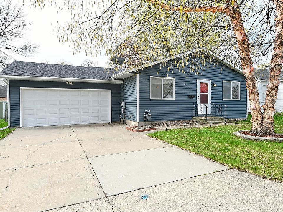 1st image of 812 10th Ave NE