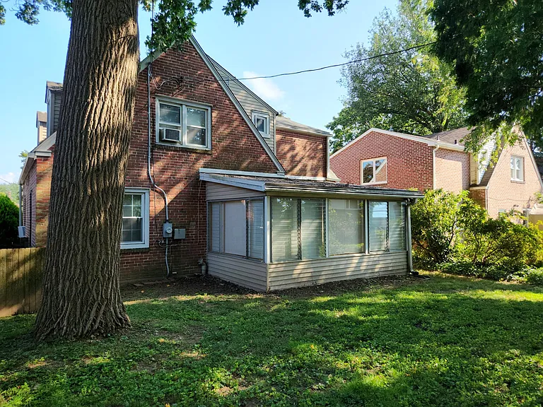 Rear shaded yard