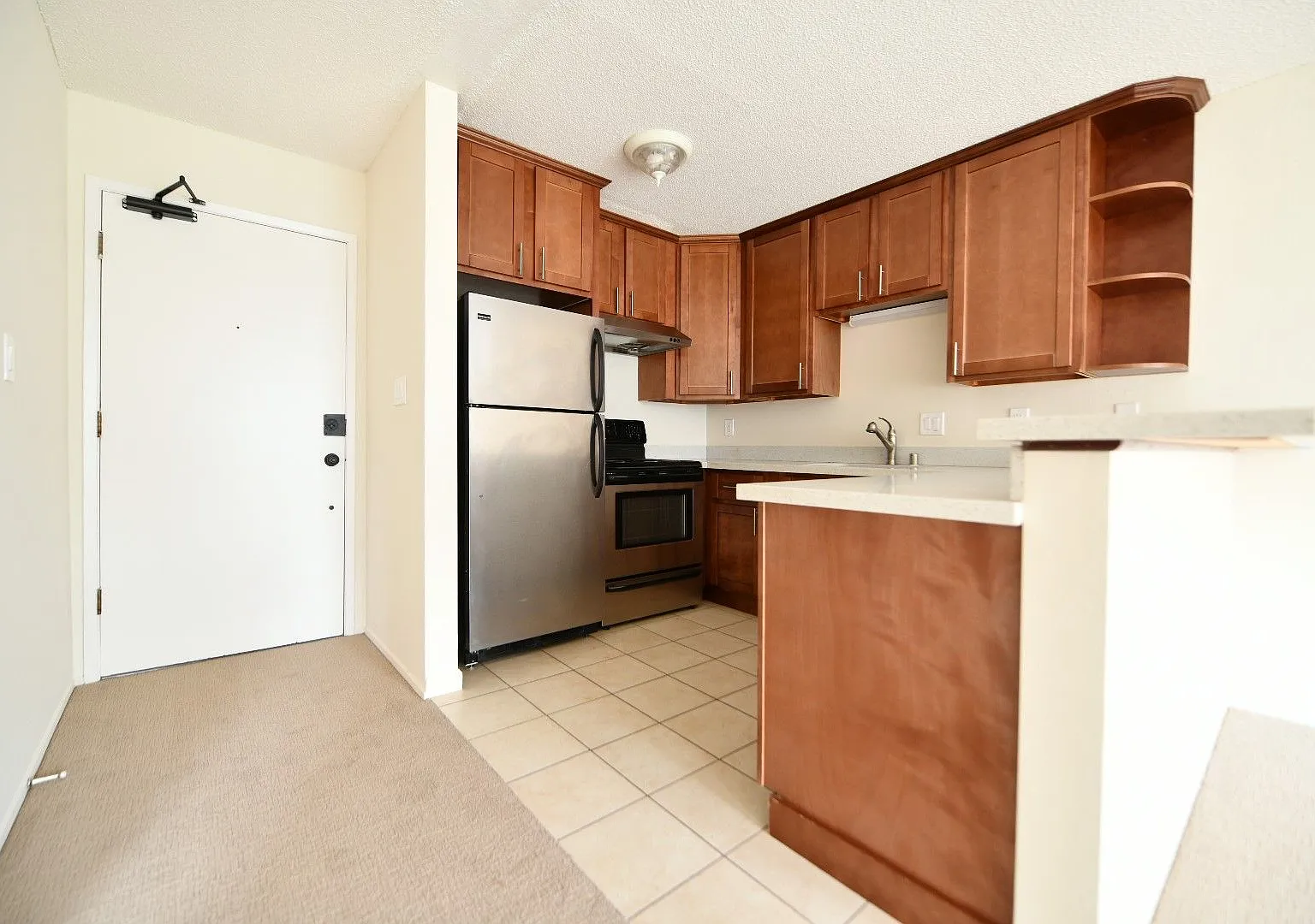95 Linda Apartments — Photo 3
