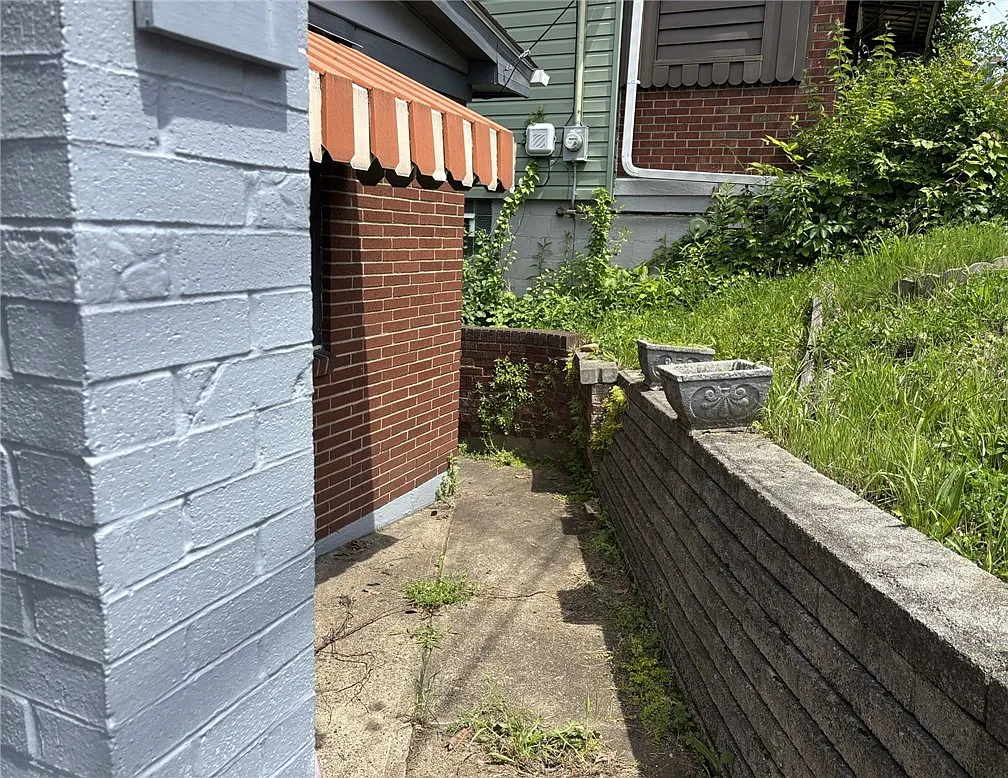 3 bed, 1.5 bath, 1312 sqft, $1,500 — Photo 3