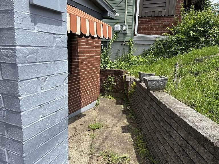 931 Hilltop St — Photo 3