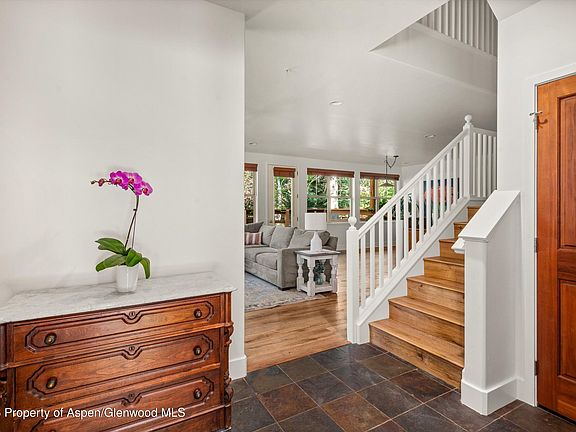 5th image of 520 Evans Ct