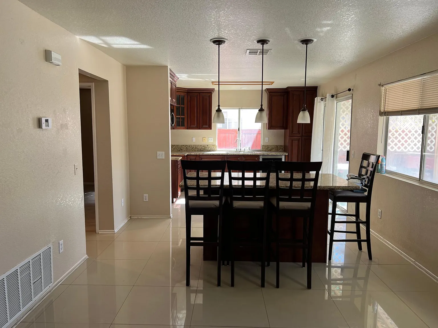 4 bed, 1544 sqft, $2,500 — Photo 3