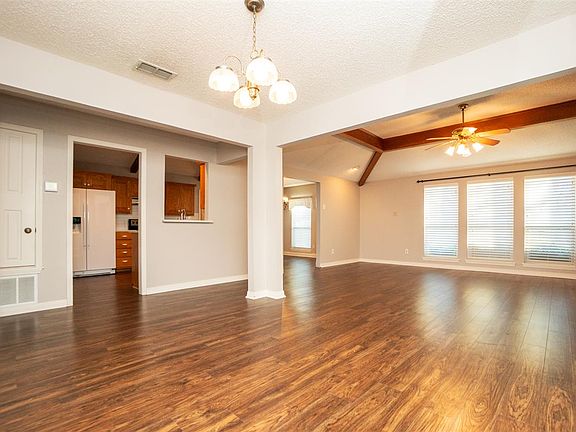 4th image of 3606 Woodview Ln