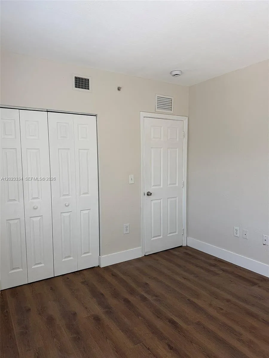Building Photo - 763 SW 5th St #304