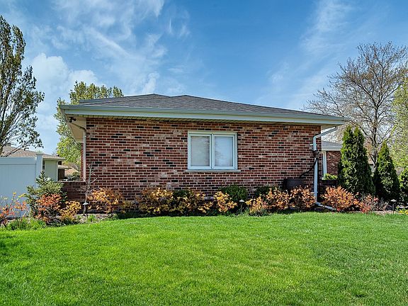 4th image of 8129 Saint James Dr
