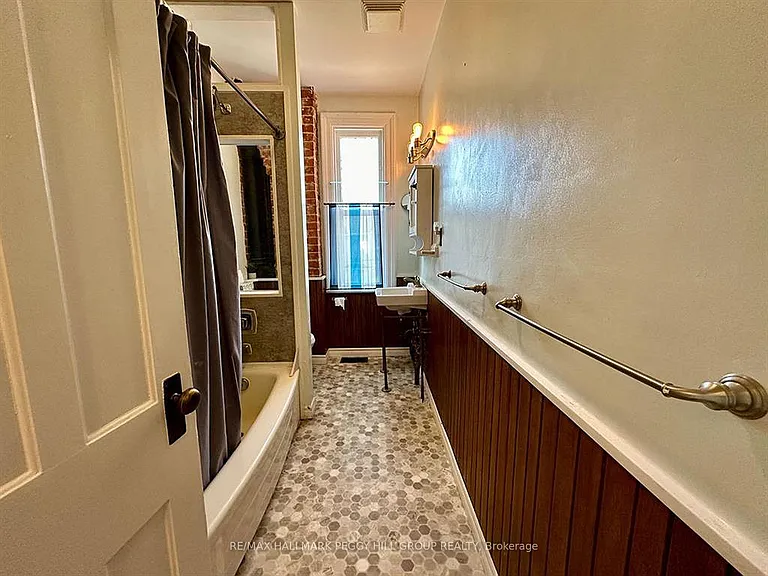 44 Toronto St #3 — Photo 8