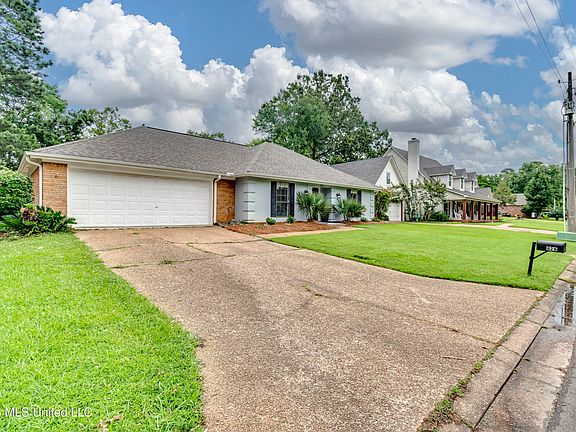 5th image of 826 Riverchase Dr