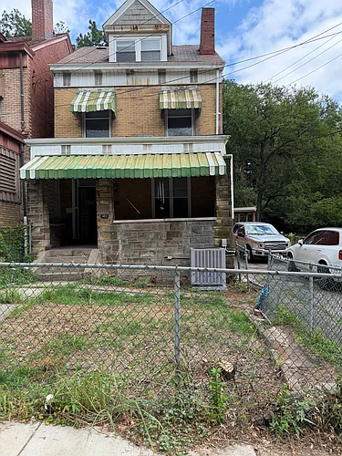 142 Robinson St Photo 1