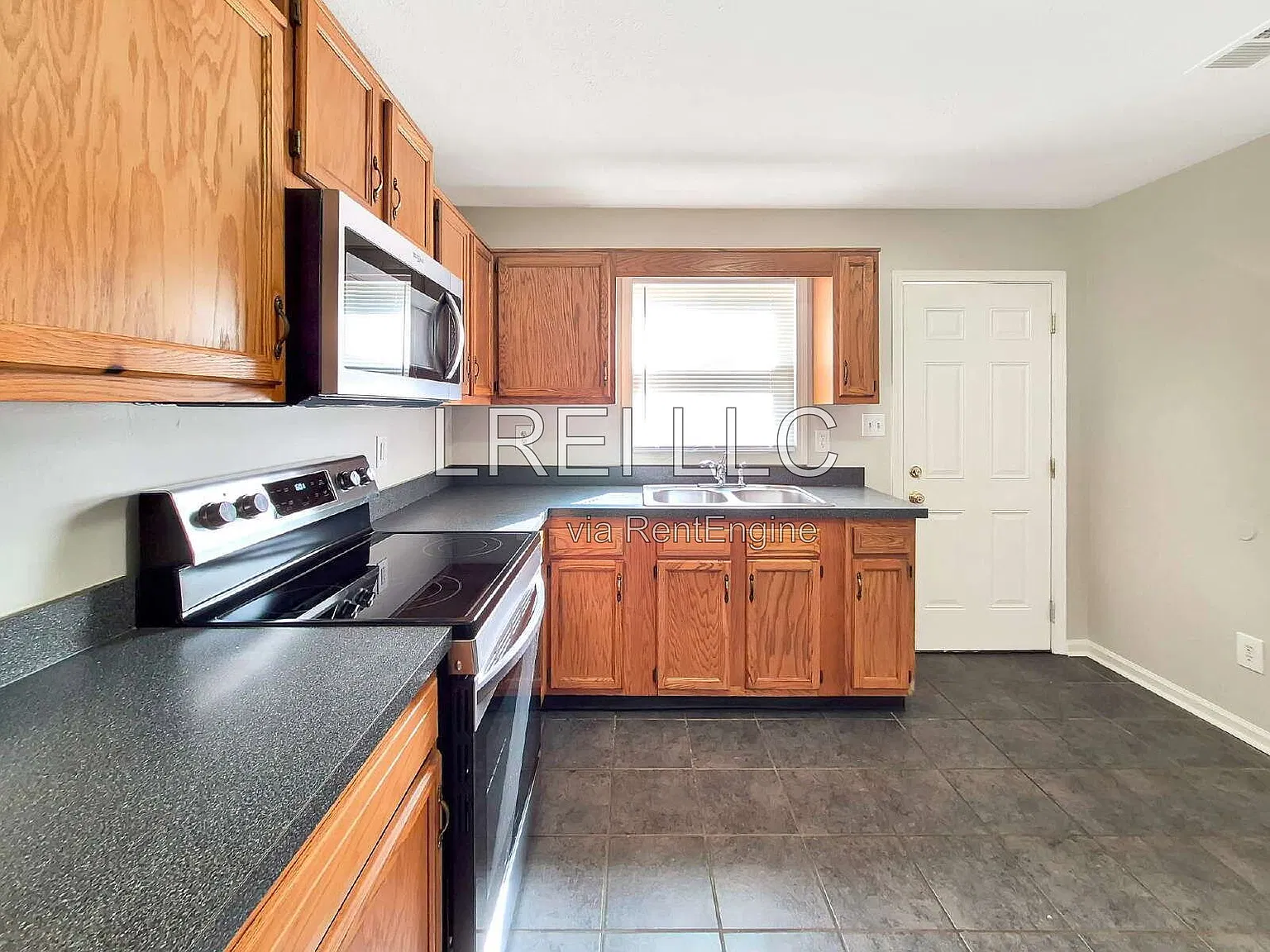 2 bed, 1.0 bath, 864 sqft, $1,125 — Photo 3