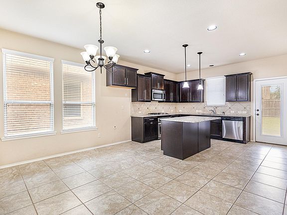 5th image of 208 Whitman Dr
