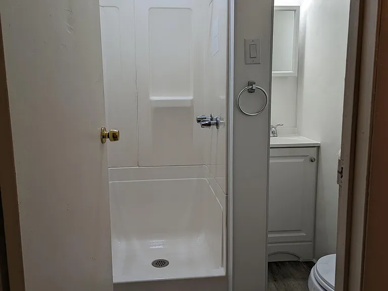 250 Pawling Ave #3 — Photo 4