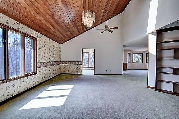 4th image of 18 N Foxxborough Ln