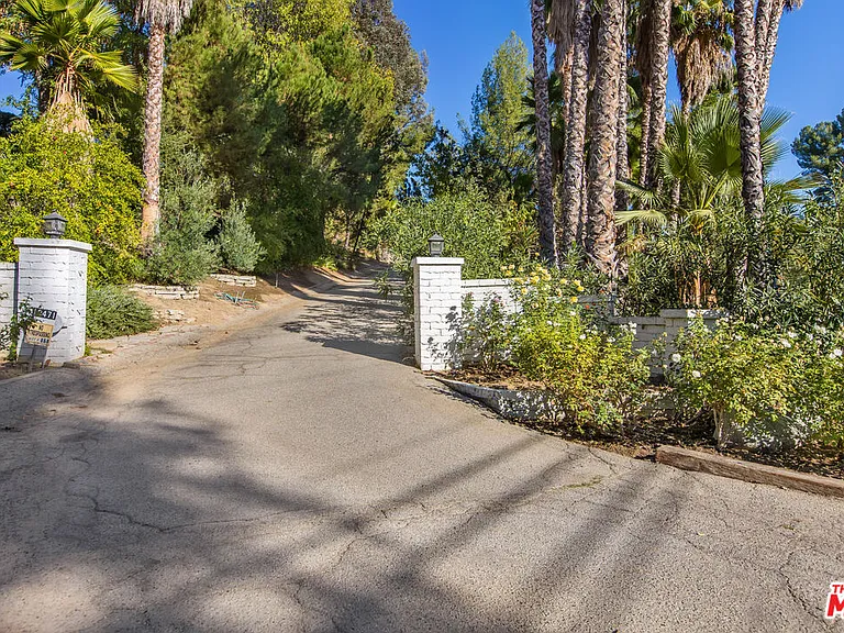19471 Rosita St — Photo 33