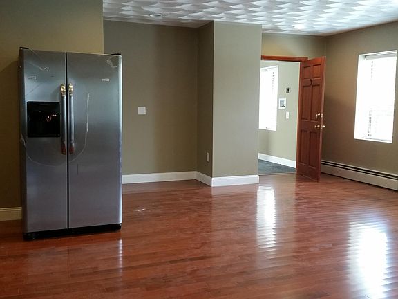 3rd image of 1291 Plainfield St #3