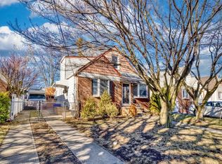 44 W End Ave, Valley Stream, NY 11580