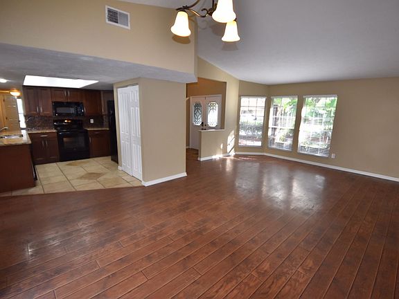 5th image of 2218 Groveland Dr