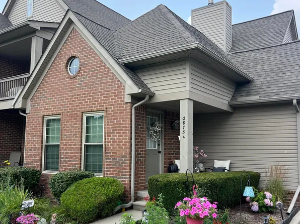 28754 Yarmouth Ct, Chesterfield, MI 48047