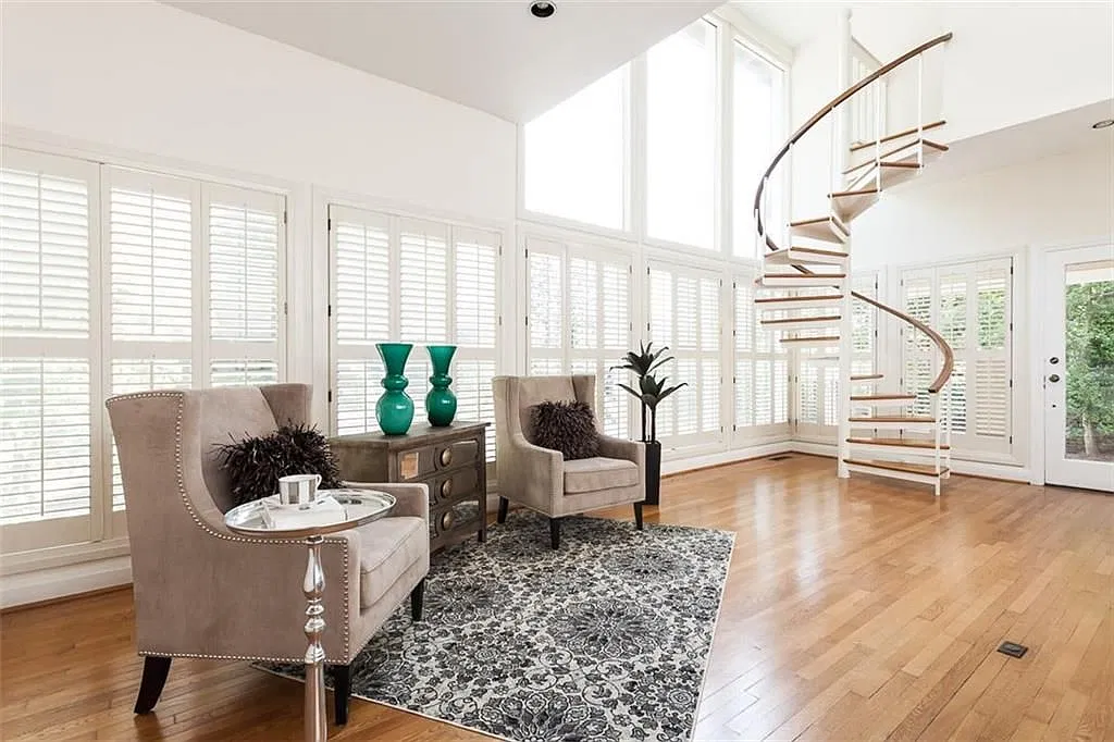 5 bed, 5.0 bath, 6677 sqft, $6,500 — Photo 1