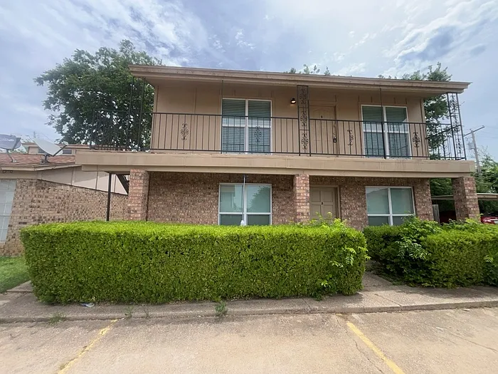 2 bed, 1.0 bath, 930 sqft, $1,150 — Photo 1