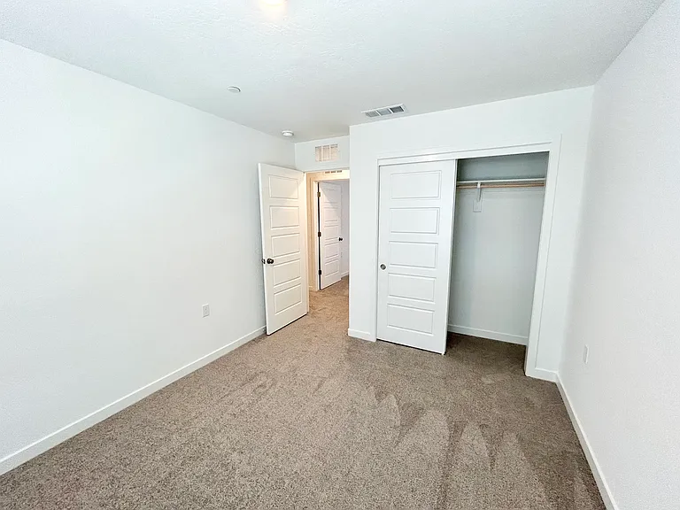 4456 Bellaire Ave — Photo 16