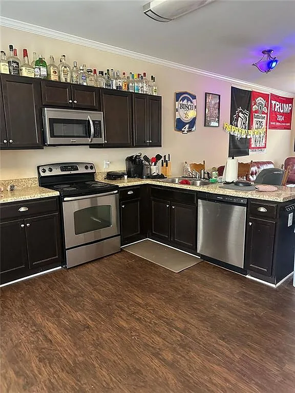 3 bed, 3.5 bath, 1728 sqft, $1,950 — Photo 4