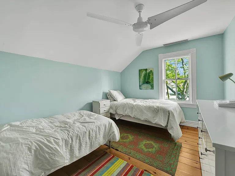 17 Montauk Avenue Ext — Photo 10
