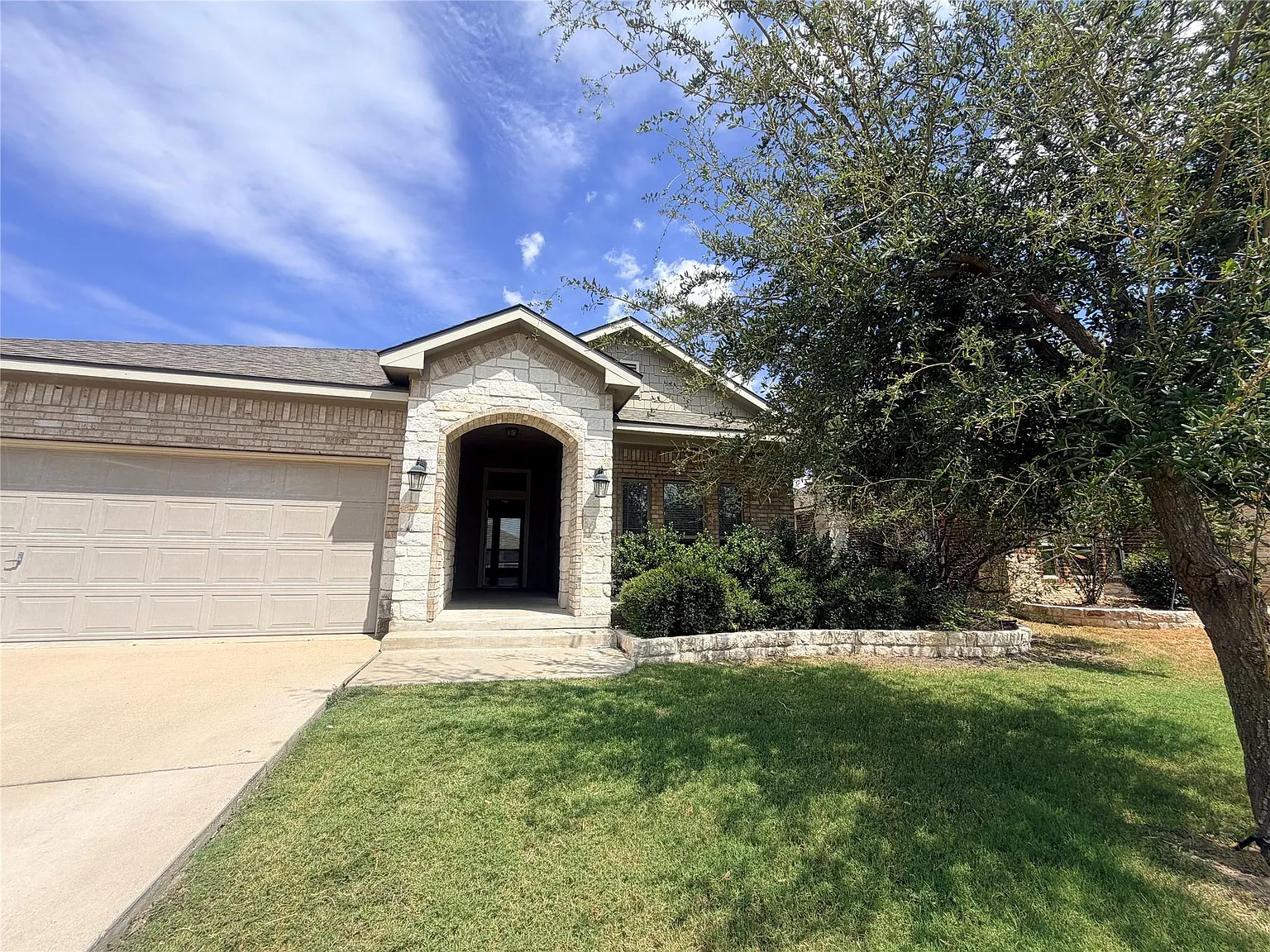 3 bed, 2.0 bath, 1456 sqft, $1,750 — Photo 2