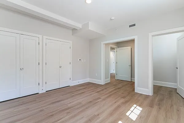 215 E Chestnut St #106 — Photo 9