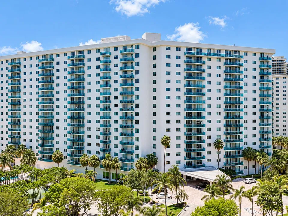 19380 Collins Ave #516