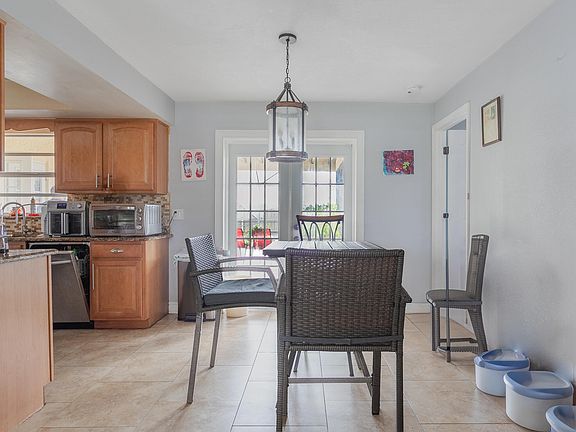 5th image of 3231 Woodsmill Dr
