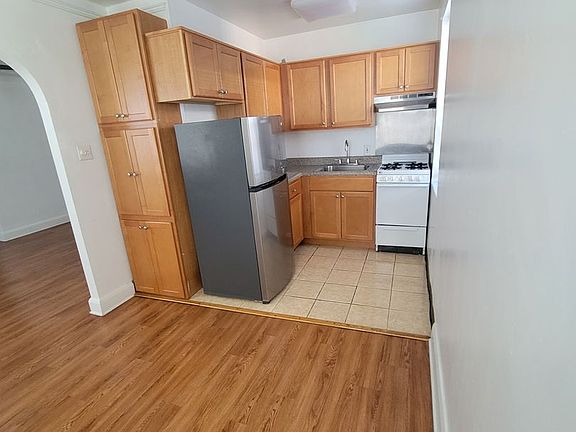 5th image of 585-587 S Negley Ave #1B-1Ba-486Sqft