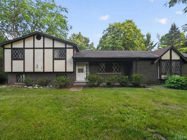 16955 English Rd, Manchester, MI 48158