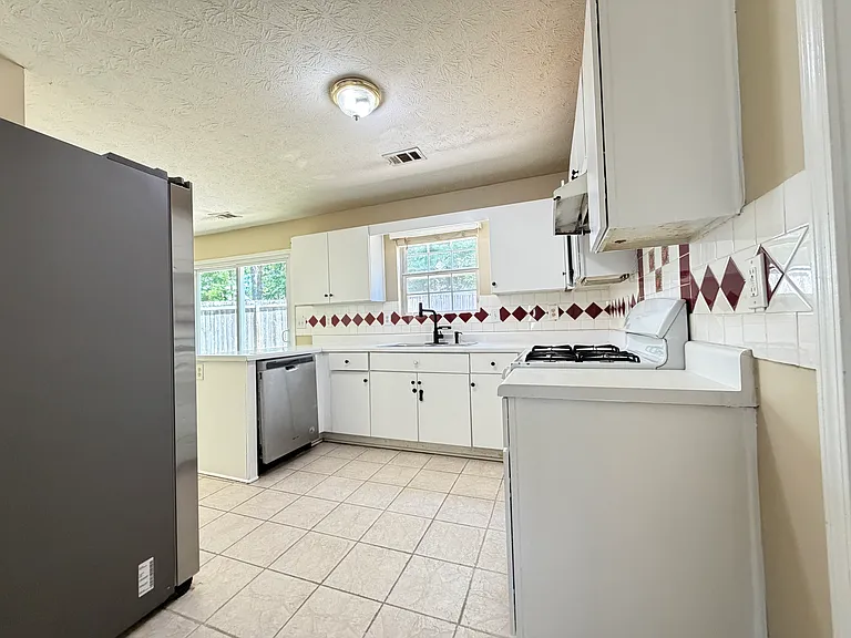 3272 Sentinel Cir — Photo 10
