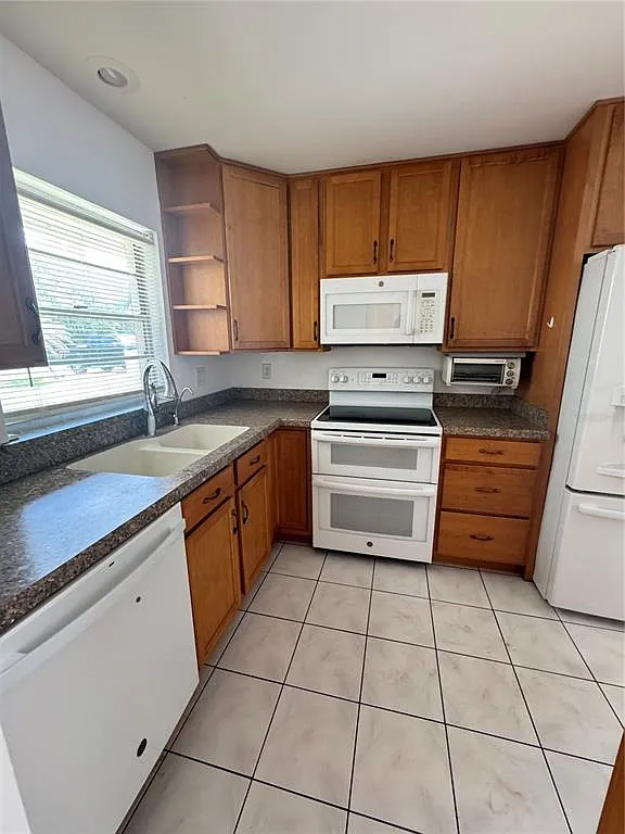 2 bed, 2.0 bath, 988 sqft, $1,650 — Photo 3