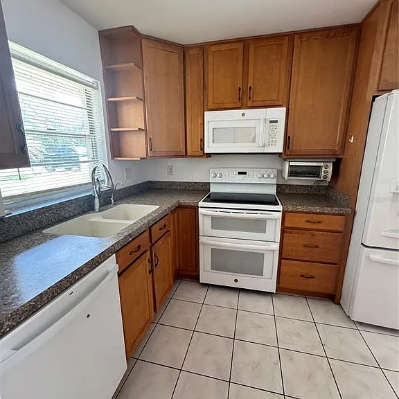 427 Greenfield Rd — Photo 3