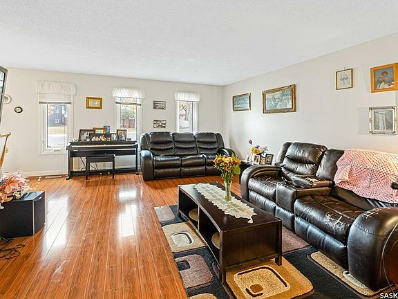 4th image of 75 Williston Dr