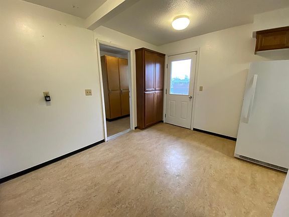 3rd image of 683 N Ross Ln