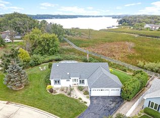 7826 Lakeview Rd, Waterford, WI 53185