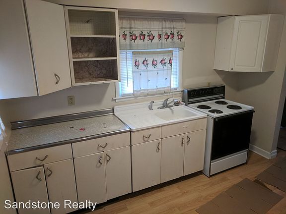5th image of 141 Woodbury St