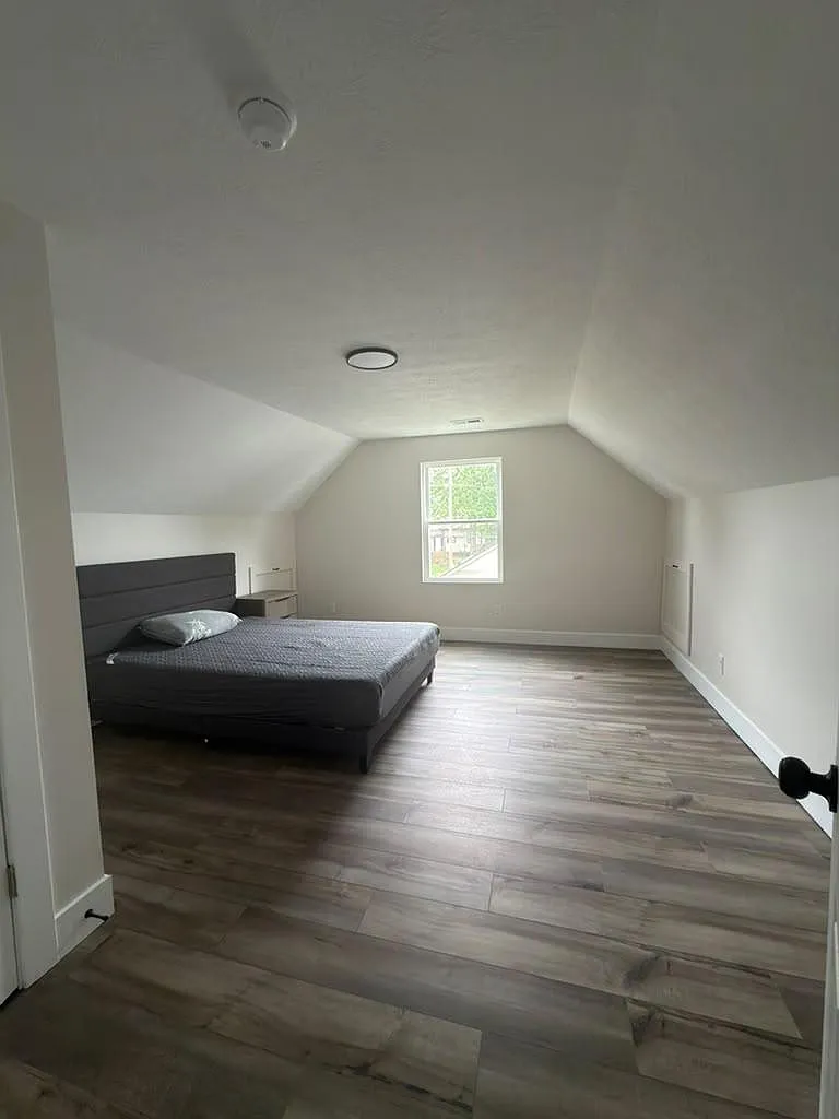 4 bed, 2.5 bath, 1942 sqft, $1,048 — Photo 1