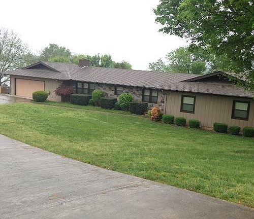 2nd image of 914 Holtsinger Dr