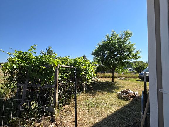 4th image of 244 Valle Dr