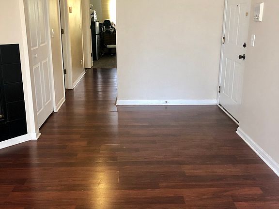 4th image of 408 Woodview Cir #29B21