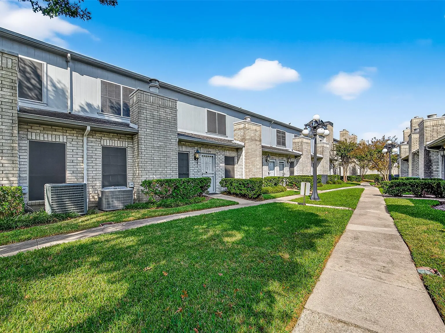 2 bed, 2.5 bath, 1533 sqft, $1,500 — Photo 1