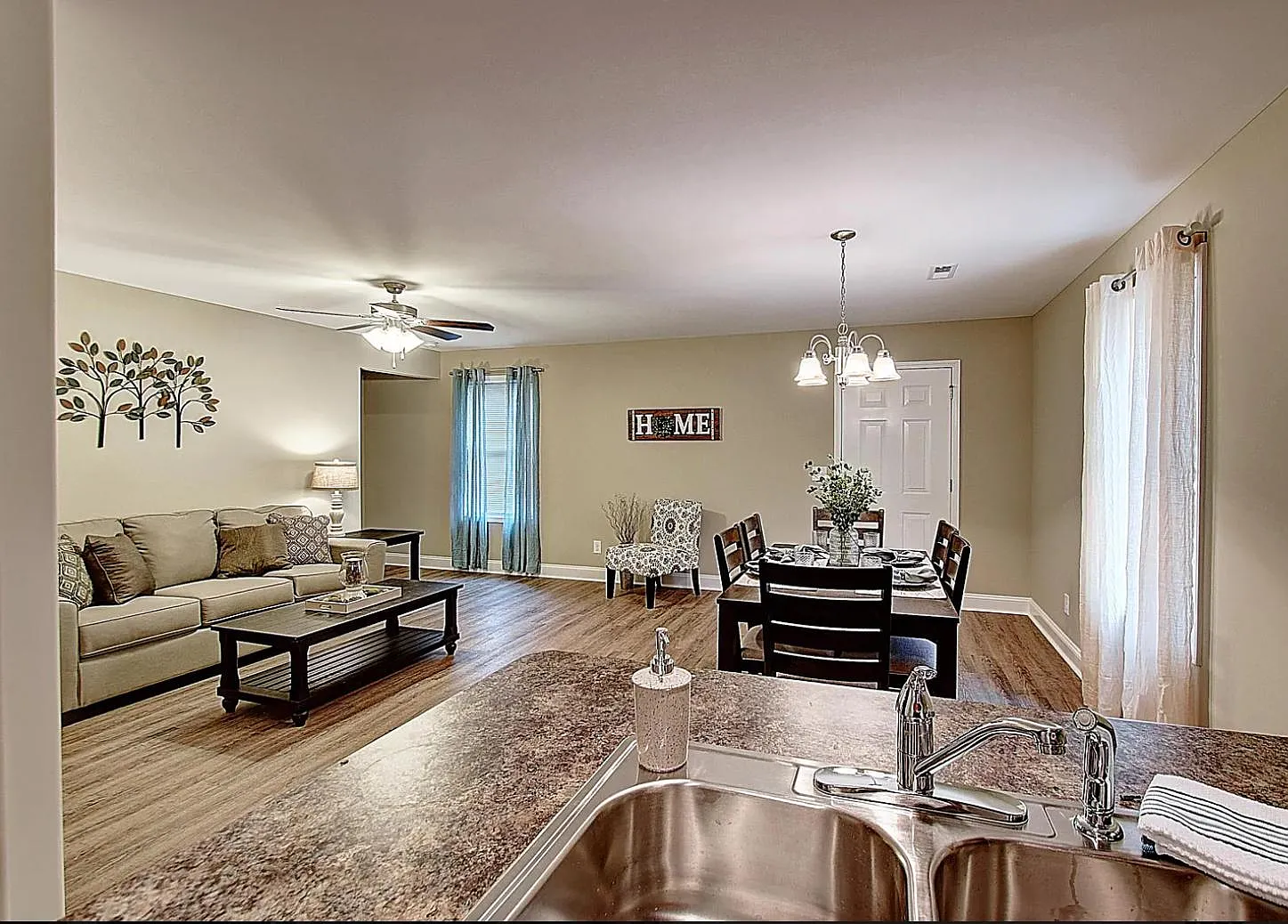 3 bed, 2.5 bath, 1500 sqft, $2,000 — Photo 4