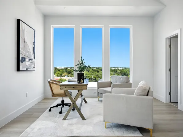 312 N Lancaster Ave #104, Dallas, TX 75203